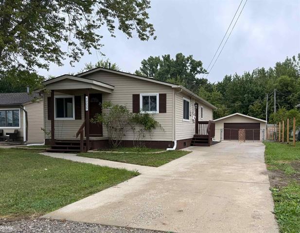 front view picture of 49039 Jefferson, New Baltimore, MI. 48047