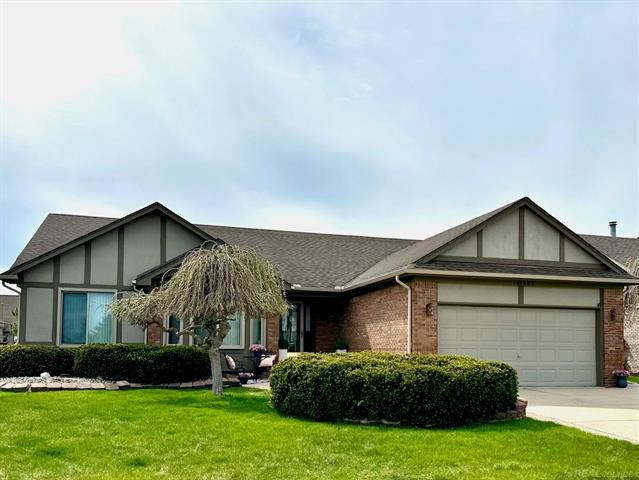 front view picture of 48803 Hunter Dr, Macomb, MI. 48044