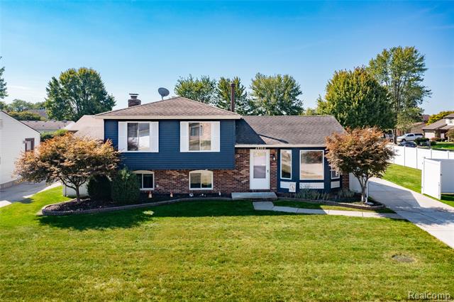 front view picture of 28552 Buckinghamshir, New Baltimore, MI. 48047