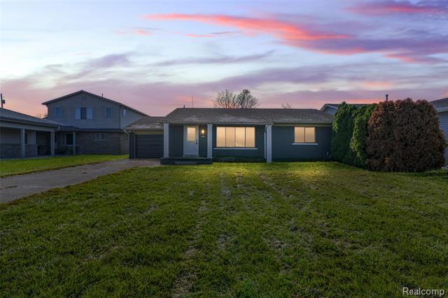 front view picture of 48306 Jefferson, New Baltimore, MI. 48047