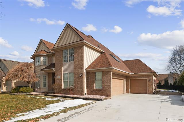 front view picture of 48548 Fairmont Dr, Macomb, MI. 48044