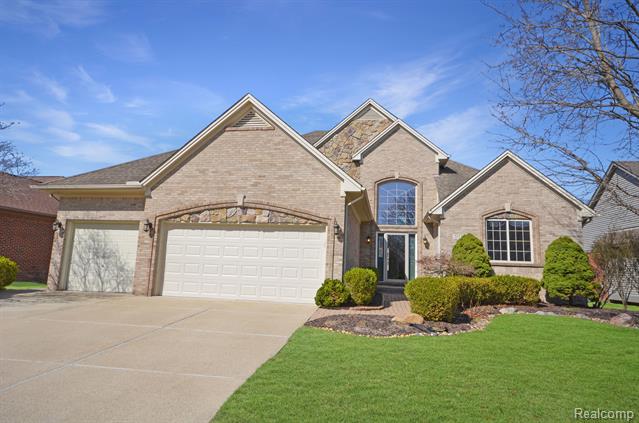 front view picture of 21327 Carlton Dr, Macomb, MI. 48044