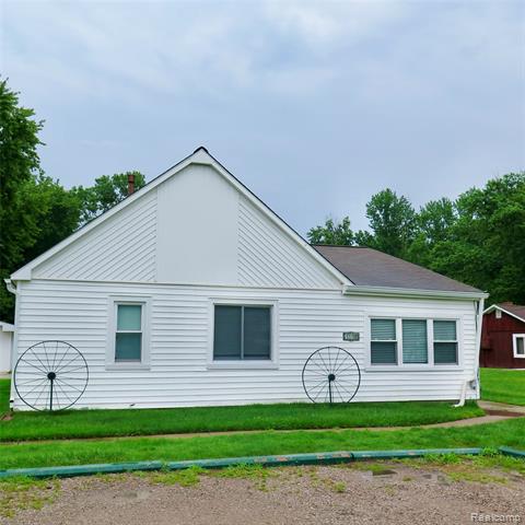 front view picture of 48677 Sugarbush, New Baltimore, MI. 48047