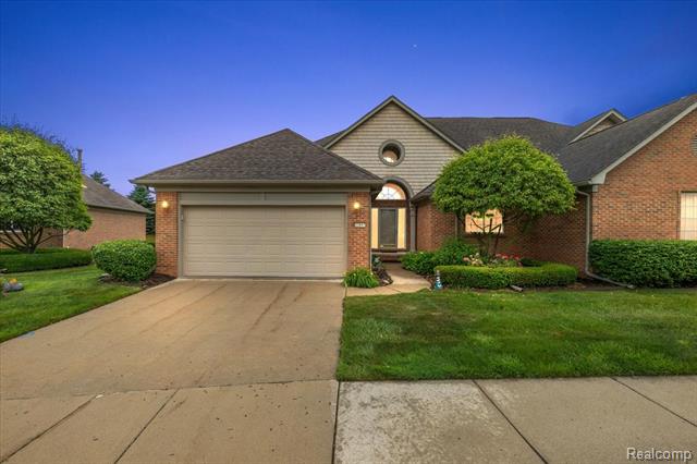 front view picture of 33847 Au Sable Dr, New Baltimore, MI. 48047