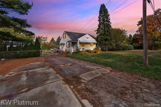 front view picture of 49171 Fuller, New Baltimore, MI. 48051