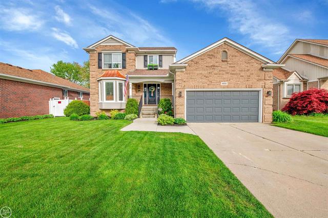 front view picture of 49283 Berkshire Dr, New Baltimore, MI. 48047