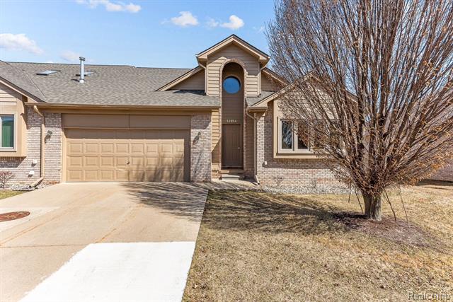 front view picture of 32954 Whispering Ln, New Baltimore, MI. 48047
