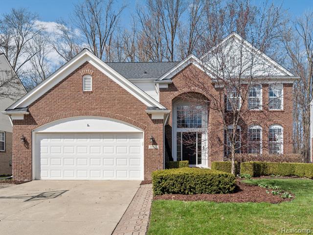 front view picture of 20011 Gallahad Dr, Macomb, MI. 48044