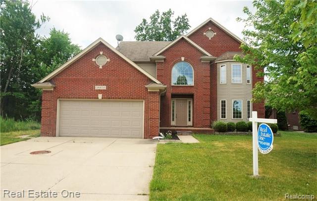 front view picture of 19828 Gloria Dr, Macomb, MI. 48044