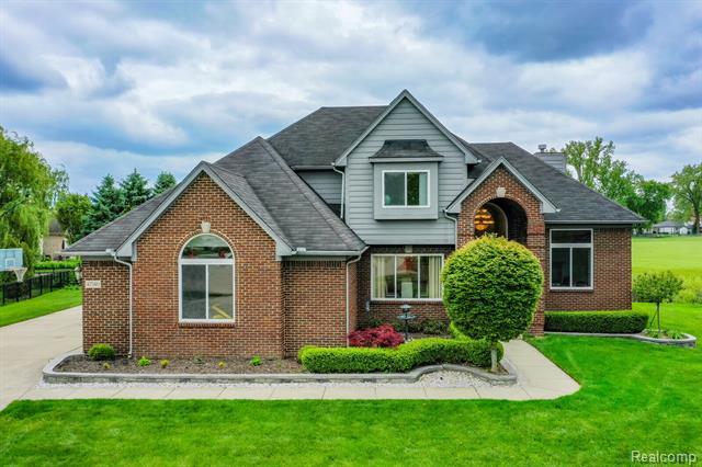 front view picture of 47540 Kelston Dr, Macomb, MI. 48044