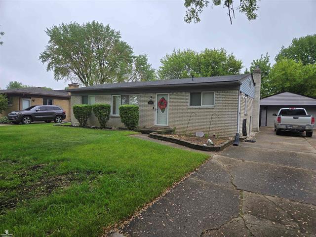 front view picture of 50180 Spruce, New Baltimore, MI. 48047