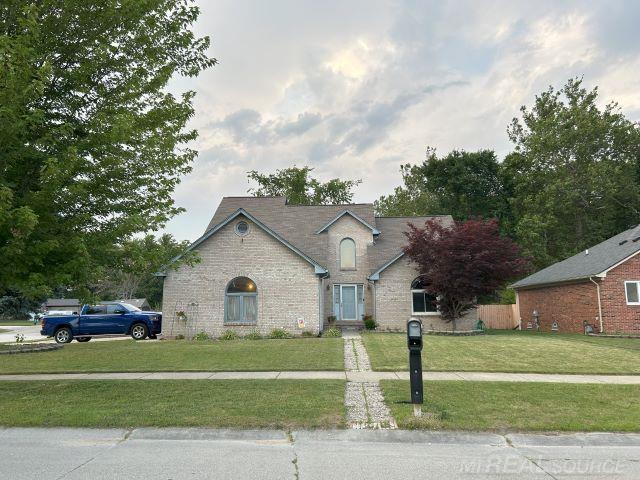 front view picture of 28691 Yorkshire Dr, New Baltimore, MI. 48047