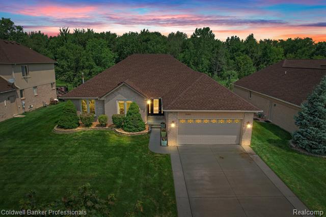 front view picture of 20183 Pine Cone Dr, Macomb, MI. 48042