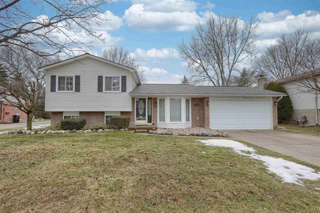 front view picture of 34405 Shorewood, New Baltimore, MI. 48047