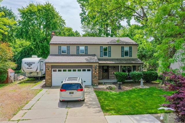 front view picture of 50293 Bellaire Dr, New Baltimore, MI. 48047