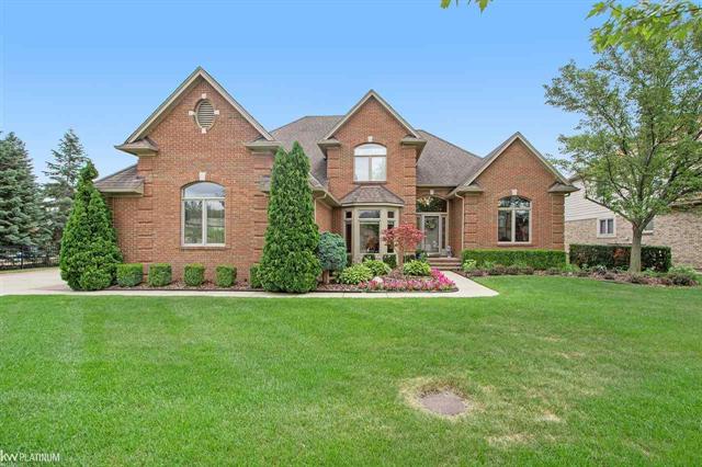front view picture of 51304 Shadywood Dr, Macomb, MI. 48042