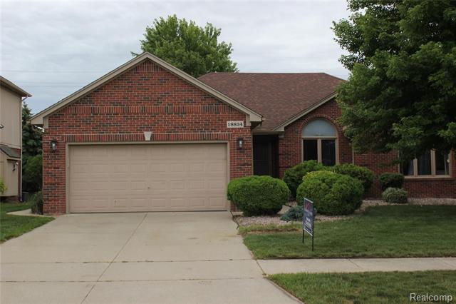 front view picture of 18834 Greystone Dr, Macomb, MI. 48042
