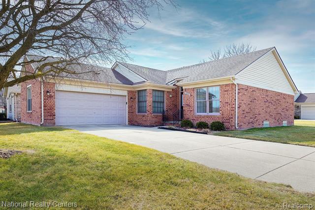 front view picture of 17888 Redwood Dr, Macomb, MI. 48042