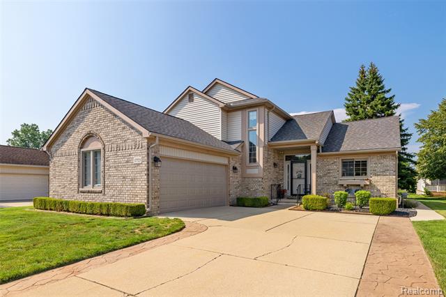 front view picture of 17723 Redwood Dr, Macomb, MI. 48042