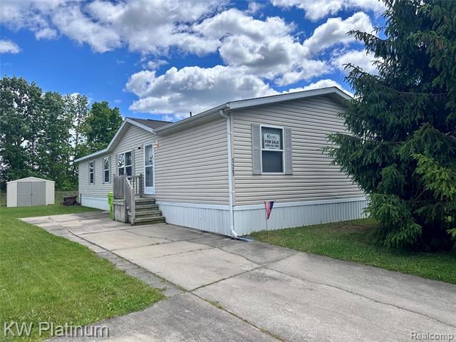 front view picture of 52263 Landsdowne Cir, New Baltimore, MI. 48051