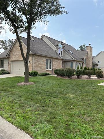 front view picture of 17018 Sandstone Cir, Macomb, MI. 48042