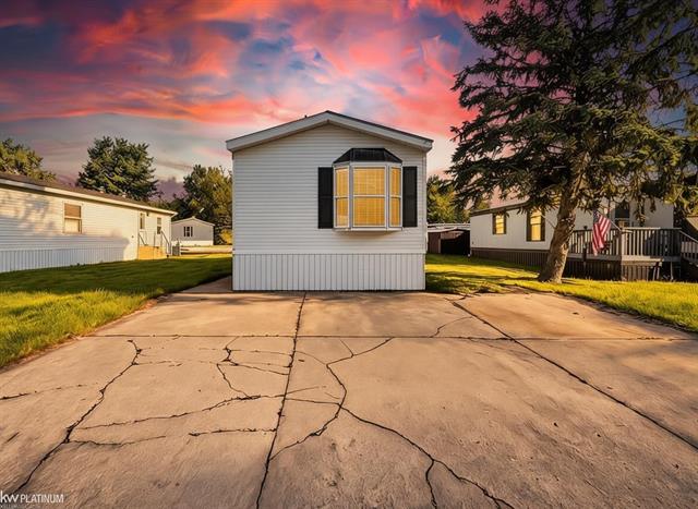 front view picture of 29767 Jamestown Dr, New Baltimore, MI. 48051
