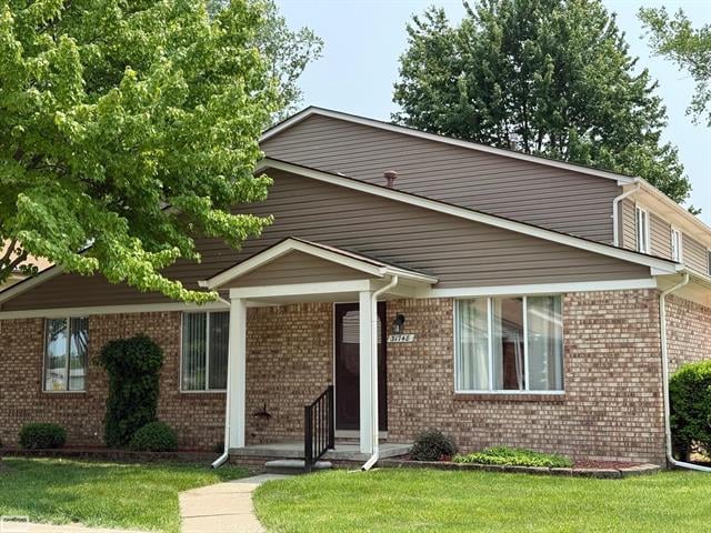 front view picture of 31748 Breezeway, New Baltimore, MI. 48047
