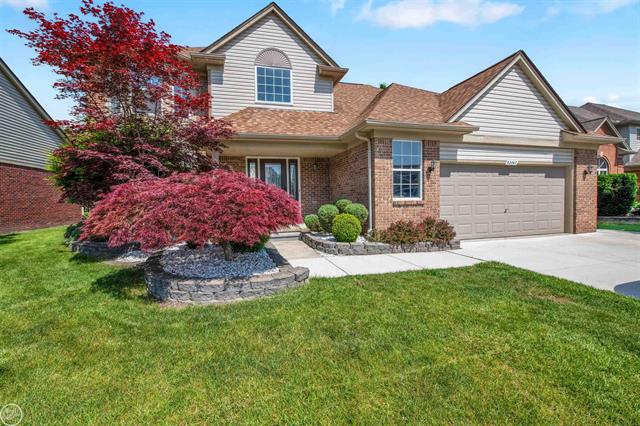 front view picture of 52047 Sycamore Dr, New Baltimore, MI. 48047