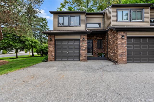 front view picture of 50820 Marsha Ln, New Baltimore, MI. 48047