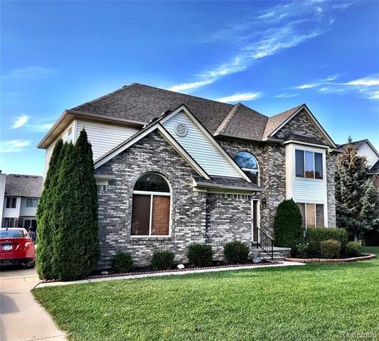 front view picture of 52391 Walnut Dr, New Baltimore, MI. 48047