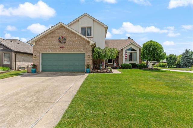 front view picture of 16448 Trailway Dr, Macomb, MI. 48042