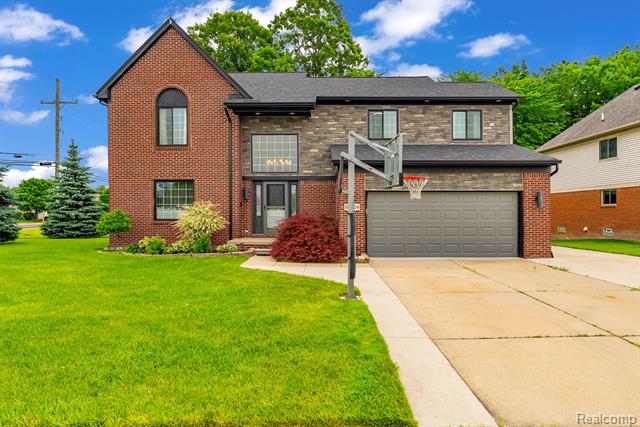 front view picture of 52424 Walnut Dr, New Baltimore, MI. 48047