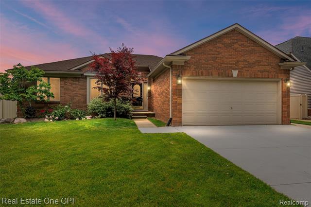 front view picture of 52657 Creekside Dr, New Baltimore, MI. 48047