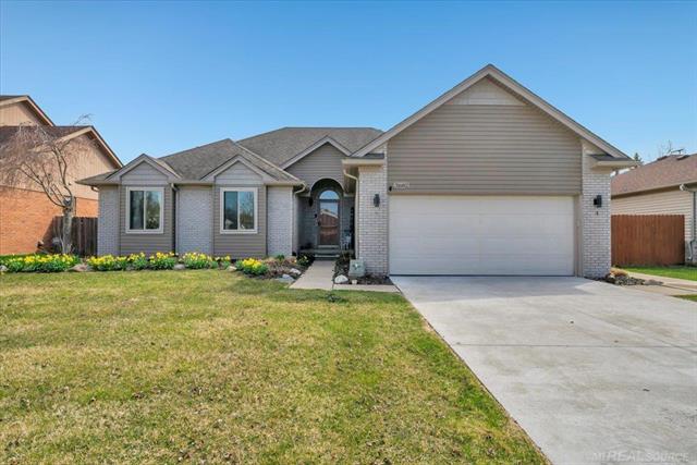 front view picture of 31682 Hiddenbrook Dr, New Baltimore, MI. 48047