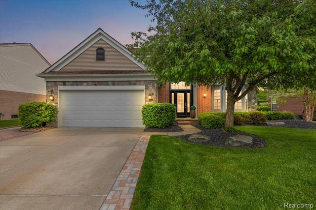 front view picture of 54502 Isle Royale Ave, Macomb, MI. 48042