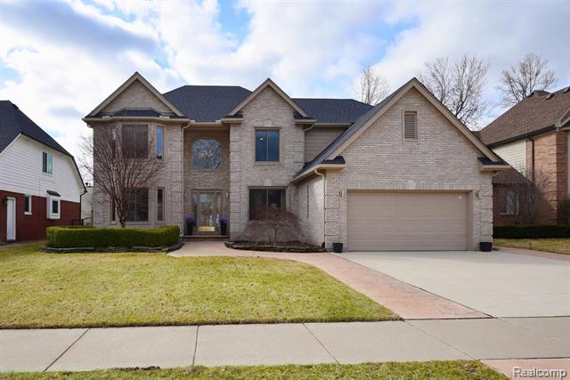 front view picture of 18516 Ranier Dr, Macomb, MI. 48042