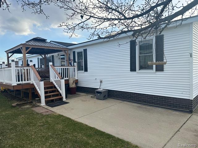 front view picture of 33332 Fern Ct, New Haven, MI. 48048
