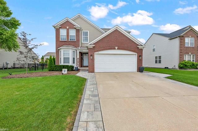 front view picture of 19039 Pembridge St, Macomb, MI. 48042