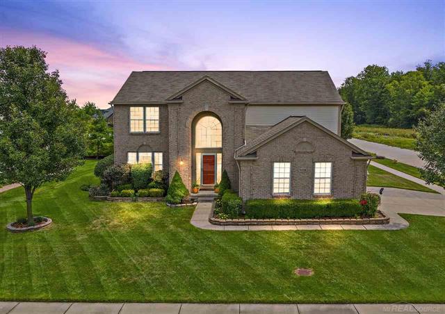 front view picture of 56324 Shakespeare Dr, Macomb, MI. 48042