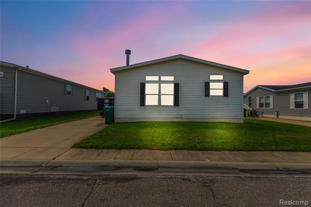 front view picture of 33182 Sumac Ct, New Haven, MI. 48048