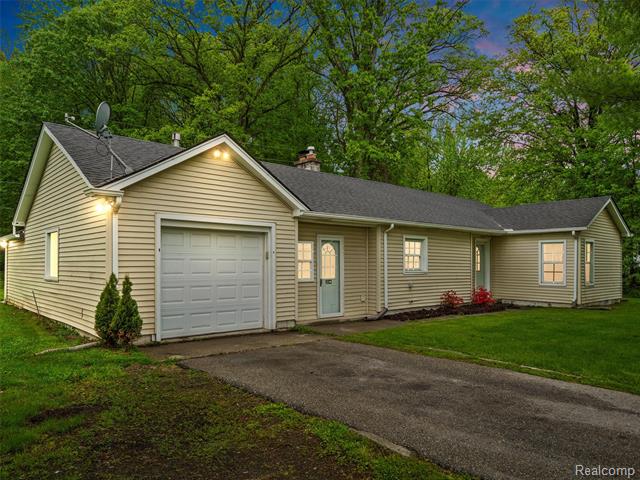 front view picture of 5220 County Line, New Haven, MI. 48048