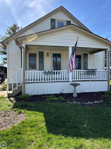 front view picture of 68121 Howard Street, Richmond, MI. 48062