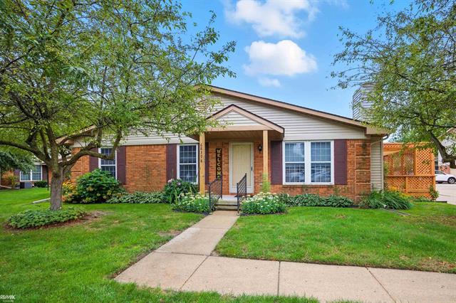 front view picture of 68398 Seymour St, Richmond, MI. 48062