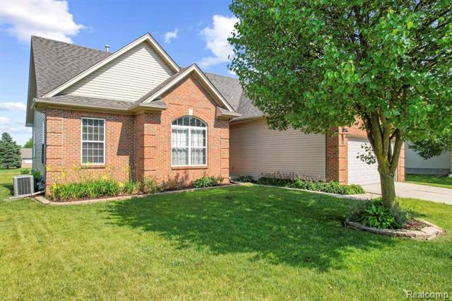 front view picture of 70298 Sunny Brook Ln, Richmond, MI. 48062