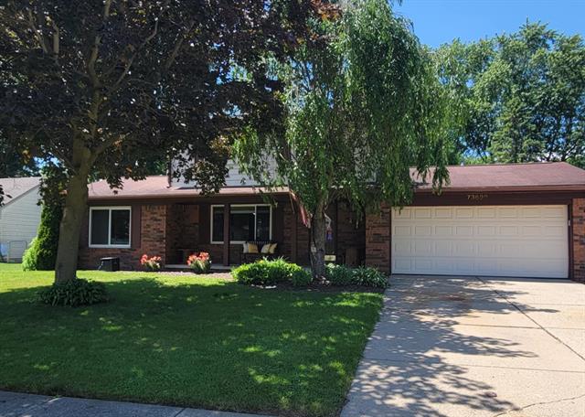 front view picture of 73699 Franklin Ln, Armada, MI. 48005