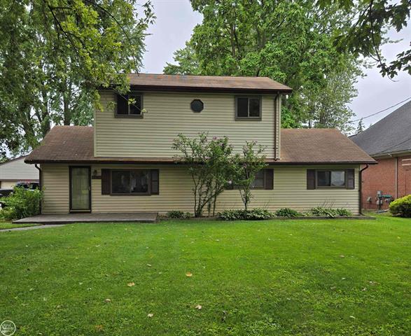 front view picture of 5556 Noll St, Sterling Heights, MI. 48310