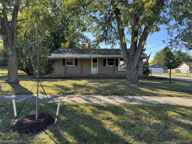 front view picture of 37257 Dundee St, Sterling Heights, MI. 48310