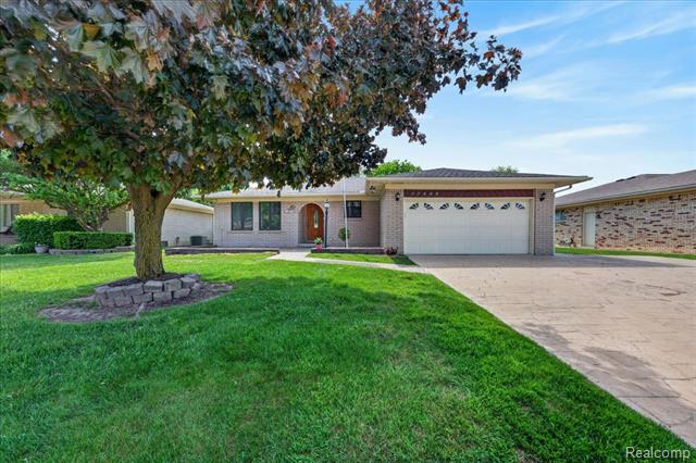 front view picture of 37465 Dundee St, Sterling Heights, MI. 48310