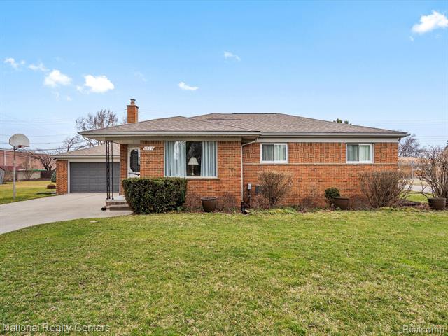 front view picture of 8527 Metropolitan Pkwy, Sterling Heights, MI. 48312