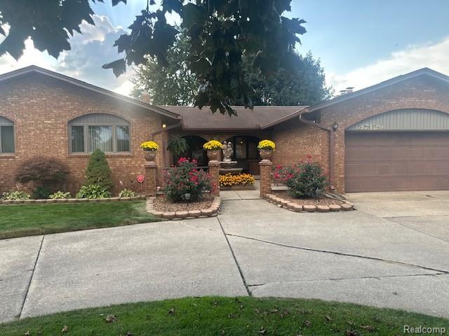front view picture of 37129 Almont Dr West, Sterling Heights, MI. 48310